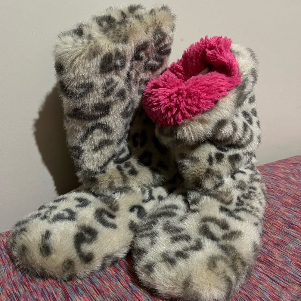 Leopard print tall slippers, size M(7/8)